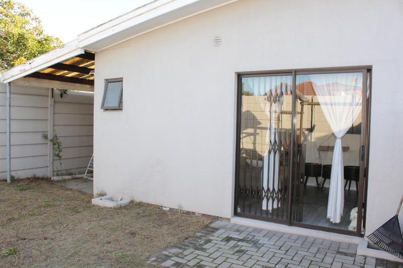 2 Bedroom Property for Sale in Churchill Estate Western Cape